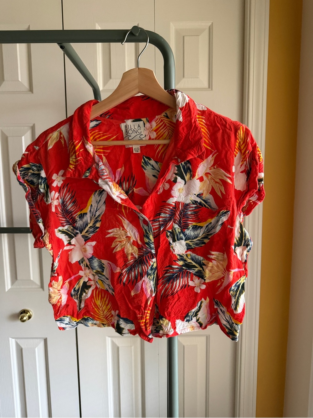 Billabong Red Tropical Floral Button-Front Crop Shirt